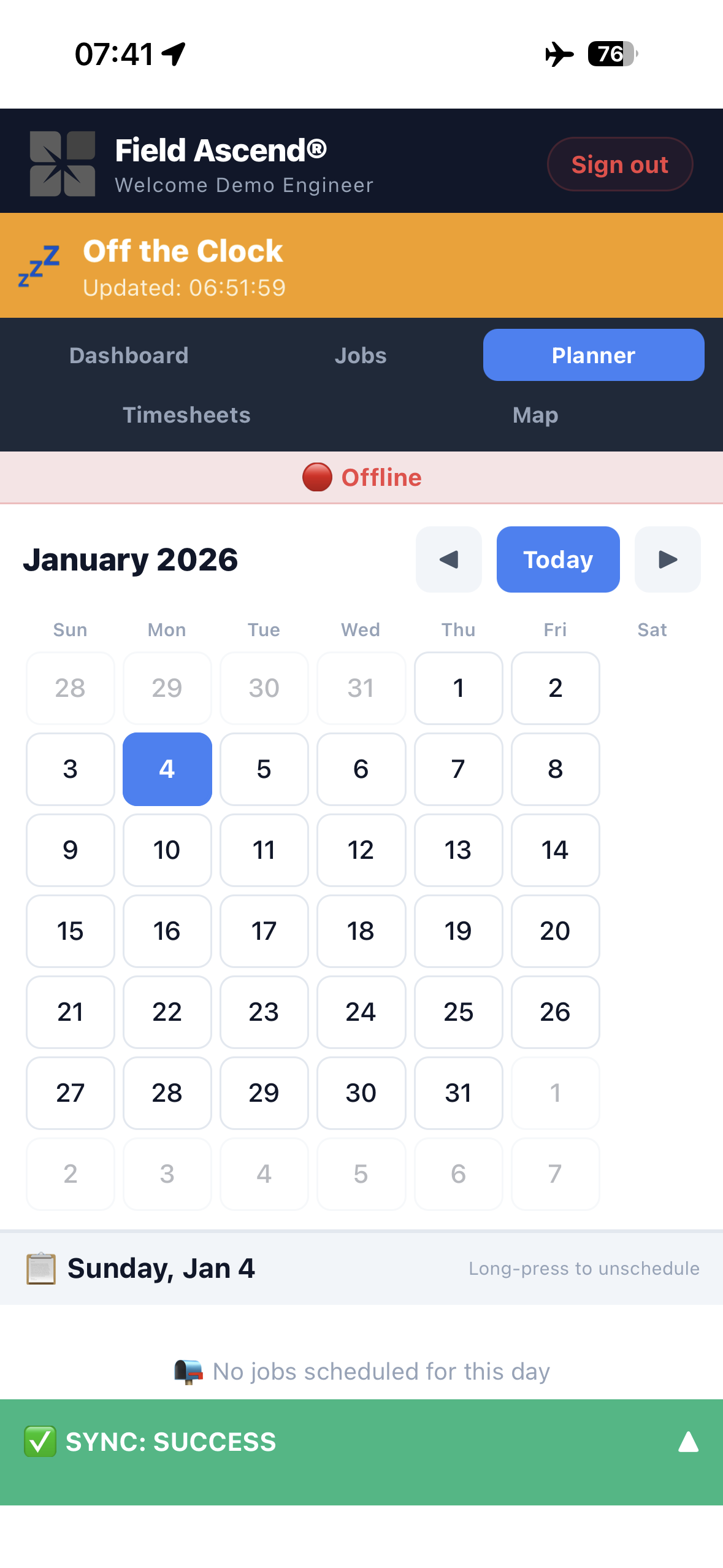 Field service app working offline with local sync status indicator